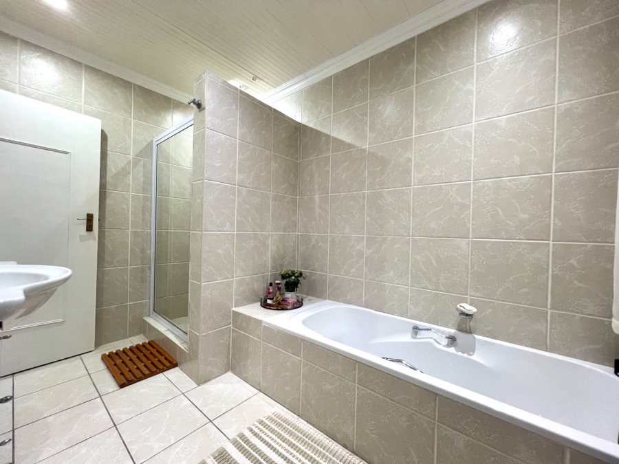 4 Bedroom Property for Sale in Walmer Downs Eastern Cape